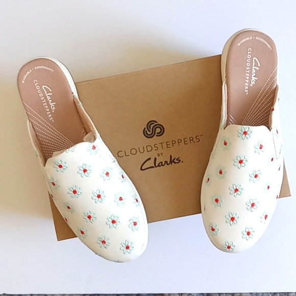NWT Clarks Cloud Steppers Breeze Shore Size 8 Med - Picture 1 of 11